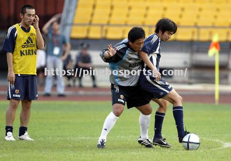 日本男子足球队备战亚洲杯比赛，手机忘带进场